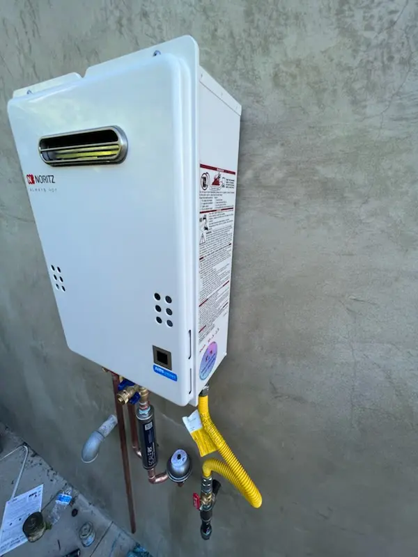 Tankless water heater installation for Des Plaines homes